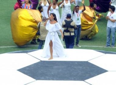 Ivete Sangalo faz 'média' na inauguração da Arena: 'Viva as torcidas do Bahia e do Vitória'