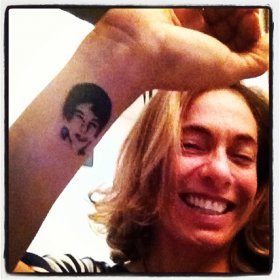 Cissa Guimar�es faz tattoo em homenagem ao filho
