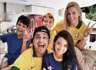 Carla Perez e Xanddy vibraram com Brasil x Uruguai