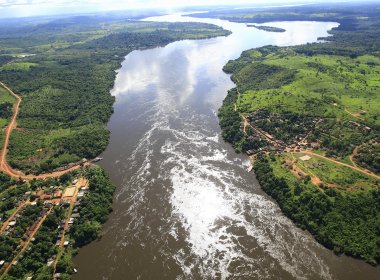 Oper�rios encerram greve em Belo Monte