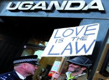 Uganda pode aprovar projeto de lei que determina pena de morte para homossexuais