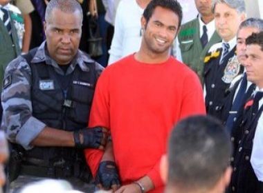 Julgamento do ex-goleiro Bruno começa com atraso e tumulto entre advogados