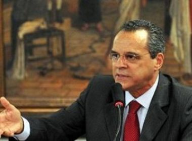 Henrique Alves diz que no vai confrontar deciso do STF sobre perda de mandato de deputados