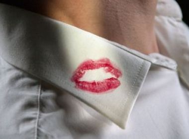 Amante e ex-noivo s�o condenados a pagar R$ 25 mil � mulher tra�da