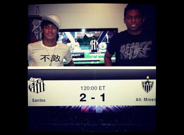 Oxente Neymar?! Craque do Santos promove concorrente de seu patrocinador em foto do Twitter