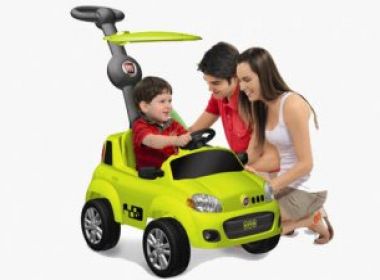Para ‘atrair futuros consumidores’, Fiat lança ‘mini-Uno’ para crianças com pedal ou motor elétrico