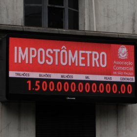 Impostômetro chega a R$ 1,5 trilhão e Brasil encerra 2011 com recorde de impostos pagos