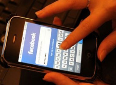 Para brasileiros, internet móvel é sinônimo de redes sociais, diz pesquisa