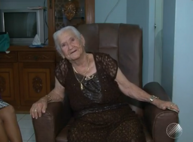 Barreiras: Idosa comemora aniversário de 100 anos vestida de princesa