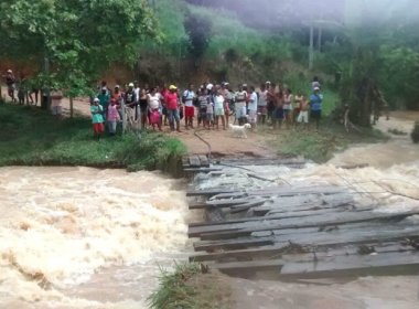 Chuva forte causa enxurrada e deixa mais de 30 desabrigados em Presidente Tancredo Neves
