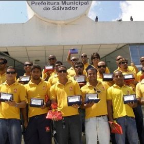 Atletas da Salvamar recebem homenagens do município