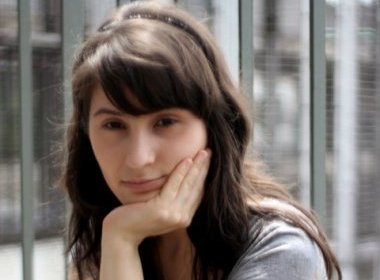 Juliana Cunha fala sobre "Gaveta de Bolso", seu primeiro livro