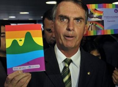 Bolsonaro sugere que Dilma é homossexual