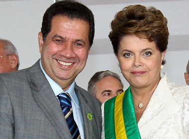 Única chance de Lupi é explicar emprego duplo, diz Dilma