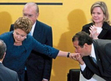 "Não sou propriamente romântica", responde Dilma à declaração de amor de Lupi