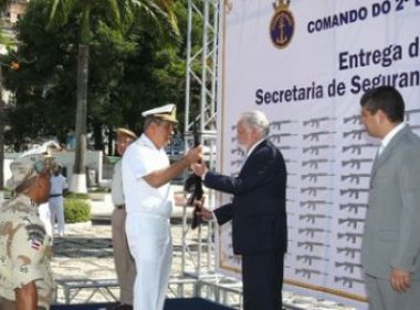 Polícia baiana recebe fuzis da Marinha para combater tráfico de drogas