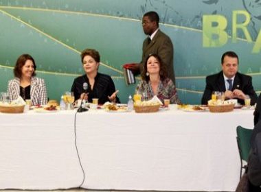 Dilma fecha a mão: “Não é hora de dar aumento salarial para categoria nenhuma"