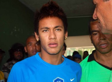 Neymar ganha prêmio da Fifa por gol mais bonito de 2011