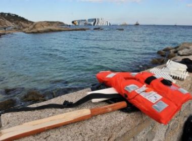 Naufrágio do Concordia incluiu briga por coletes e botes salva-vidas  