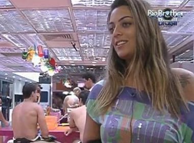 BBB12: Pivô do susposto estupro, Monique diz que perdeu a virgindade aos 14, em Salvador