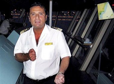 Gravações revelam que empresa pediu a capitão que aproximasse navio do litoral