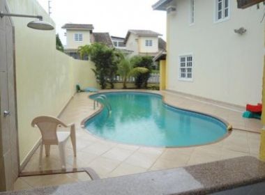 Resid�ncia com piscina em Lauro de Freitas � venda