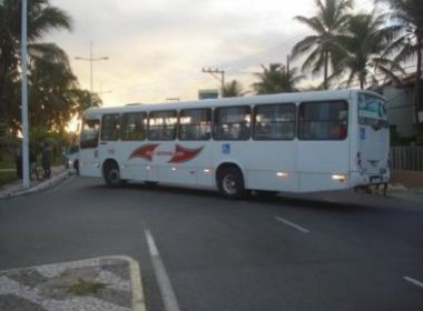 Piatã: Homens armados usam ônibus para fechar Avenida Octávio Mangabeira