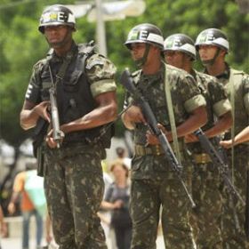 'Saíam às ruas, vivam a vida normal', recomenda general do Exército aos baianos