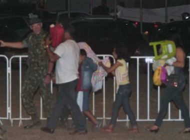 Assembleia ocupada: Criança pede para sair com medo do escuro