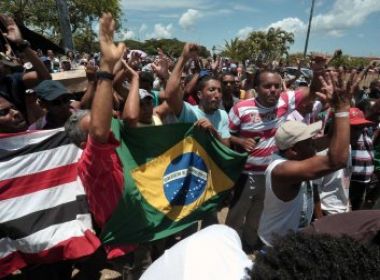 Associações não aceitam proposta do governo e policiais cantam que 'o Carnaval acabou'
