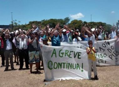Para acabar com greve, governo garante manutenção de presos na Bahia