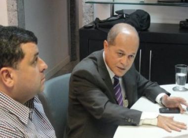 Disputas internas dentro do PT também são relatadas em livro