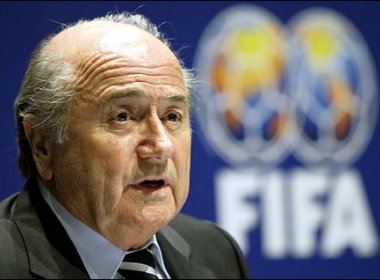 Joseph Blatter pede desculpas e solicita reunião com a presidente Dilma