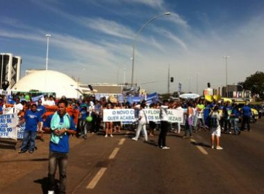 Grupo protesta em Brasília contra Código Florestal