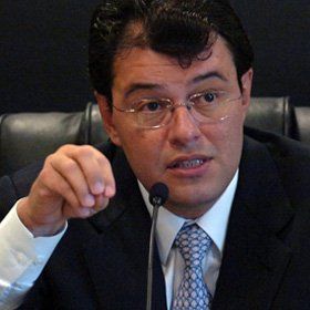 Novo líder no Senado diz que sua missão é pacificar PMDB