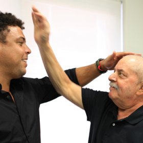 Ronaldo 'Fenômeno' visita ex-presidente Lula em hospital