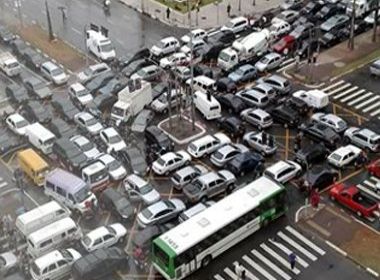 Trânsito 'trava' e Transalvador reclama: 'Vida de agente de trânsito em Salvador não é mole, embora muita gente ache o contrário'