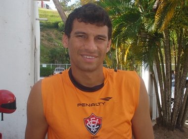 Neto Baiano pede atenção de Mano Menezes