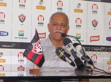 Diretor do Vit�ria explica recusa de Carpegiani e descarta Waldemar Lemos