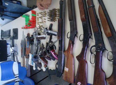 Boninal: Doze ciganos são presos com 30 armas em casarão