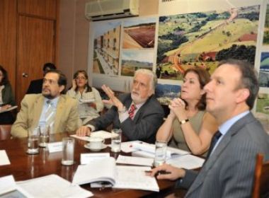 Wagner se reúne com ministra do Planejamento para viabilizar liberação de recursos de obras hídricas