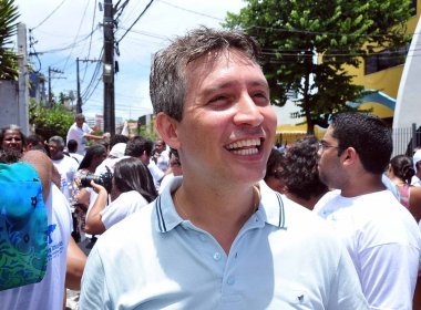JH ganharia tempo para PP se aliar ao PT; Carballal concede honraria a secret�rio pepista