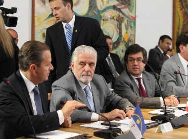 Wagner apresenta projetos de desenvolvimento do Estado em Fortaleza; Ponte Salvador-Itaparica e Fiol estão na lista