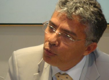 Campello pede a professores estaduais que finalizem greve