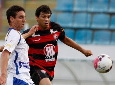 Neto Baiano marca e Vitória vence na estreia da Série B