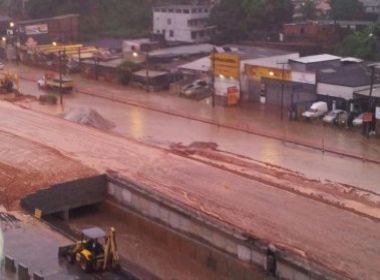 Chuva causa soterramentos e deixa áreas alagadas