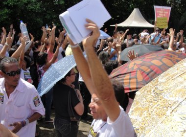 Greve dos professores estaduais é mantida por unanimidade