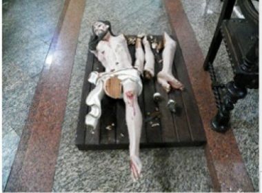 Senhor do Bonfim: Homem invade catedral e destrói imagem de Cristo