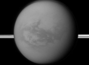 Nasa encontra lago em lua de Saturno e não descarta possibilidade de existir vida