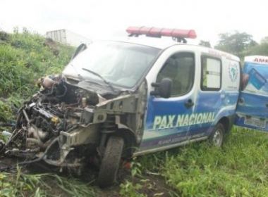 Jequié: Uma pessoa morre após ambulância bater em carreta na BR-116 Sul